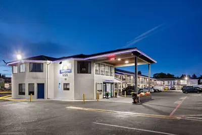 Photo 2 - Days Inn by Wyndham Lakewood South Tacoma