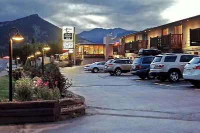 Photo 2 - Alpine Trail Ridge Inn