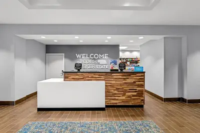 Photo 4 - Hampton Inn Omaha/West Dodge Road (Old Mill)