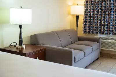 Photo 4 - Serena Inn