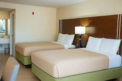 Photo 2 - Serena Inn