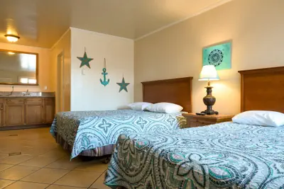 Photo 5 - The Shores Inn and Beach Houses