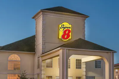 Photo 2 - Super 8 by Wyndham Harrisburg Hershey North