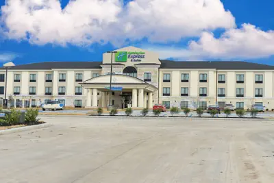 Photo 2 - Holiday Inn Express & Suites Cuero by IHG