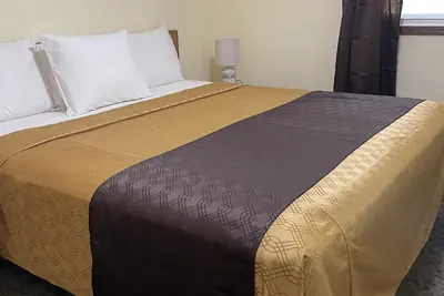 Photo 5 - All Star Inn & Suites