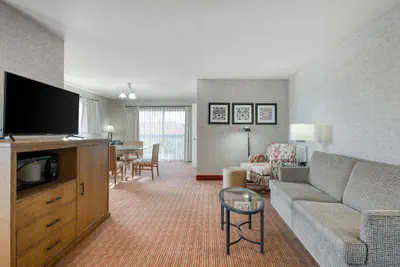 Photo 5 - SureStay Hotel by Best Western Camarillo