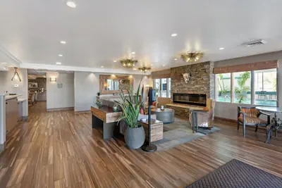 Photo 5 - Best Western Plus Cottontree Inn
