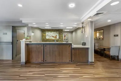 Photo 4 - Best Western Plus Cottontree Inn