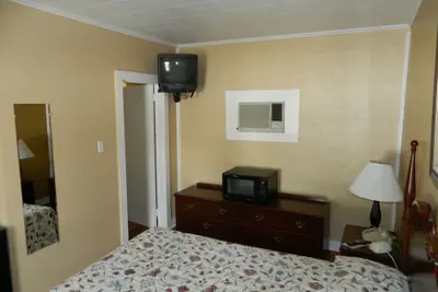 Photo 5 - Belle Isle Motel