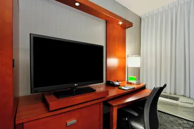 Photo 5 - Courtyard by Marriott Victoria