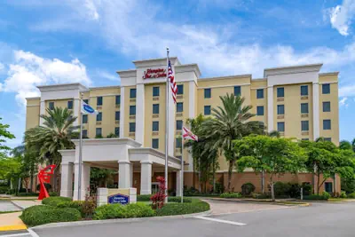 Photo 2 - Hampton Inn & Suites Coconut Creek
