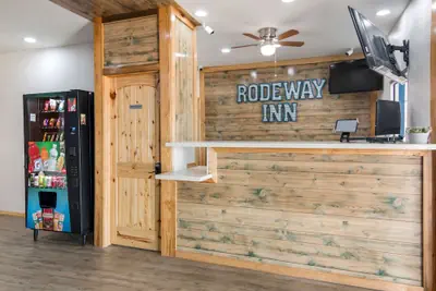 Photo 2 - Rodeway Inn Broken Bow - Hochatown