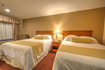 Photo 4 - Burbank Inn and Suites