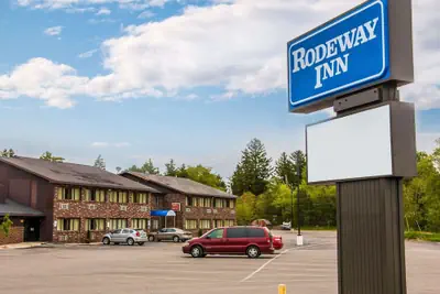 Photo 2 - Rodeway Inn Muskegon Airport