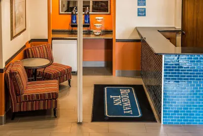 Photo 4 - Rodeway Inn Muskegon Airport