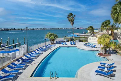 Photo 2 - Courtyard St. Petersburg Clearwater/Madeira Beach