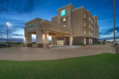 Photo 2 - Quality Inn & Suites Pearsall
