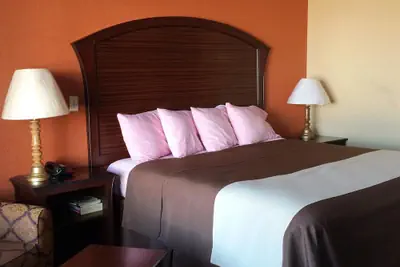 Photo 4 - Americas Best Value Inn Schulenburg