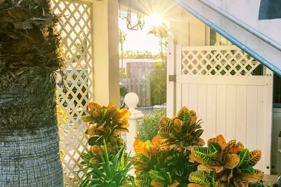 Photo 2 - Beachside Gardens Apartments by Lowkl