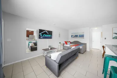 Photo 4 - Bayview Apartments by Lowkl