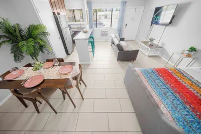 Photo 3 - Bayview Apartments by Lowkl