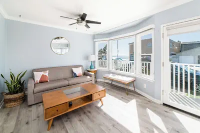 Photo 2 - Pacific Bungalow