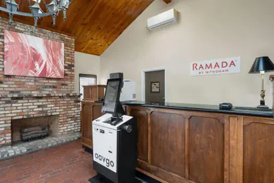 Photo 3 - Ramada Bayside Inn & Suites Eureka