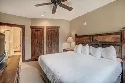 Photo 3 - True Ski-in/ski-out Luxury Condo On Peak 7 1 Bedroom Condo by RedAwning