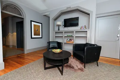 Photo 3 - Maverick Suites at 89 Marion