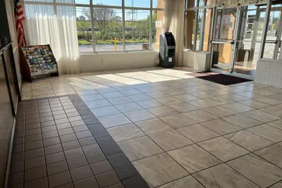 Photo 2 - Heritage Inn & Suites by Capital O Baton Rouge I 10