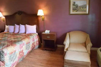 Photo 3 - DELUX INN