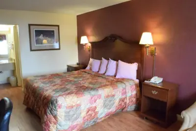 Photo 2 - DELUX INN