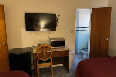 Photo 4 - Burge Hotel