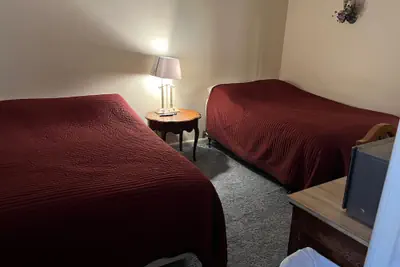 Photo 2 - Burge Hotel