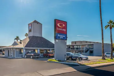 Photo 2 - Econo Lodge Phoenix North I-17