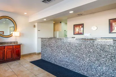 Photo 3 - Econo Lodge Phoenix North I-17