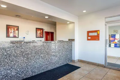 Photo 4 - Econo Lodge Phoenix North I-17