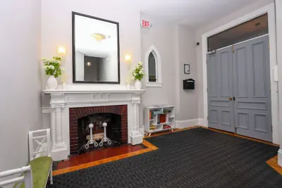 Photo 4 - Maverick Suites at 245 Newbury St