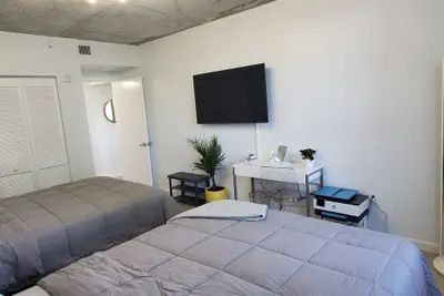 Photo 3 - Midblock Miami