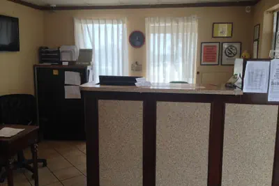 Photo 3 - Austin Motor Inn