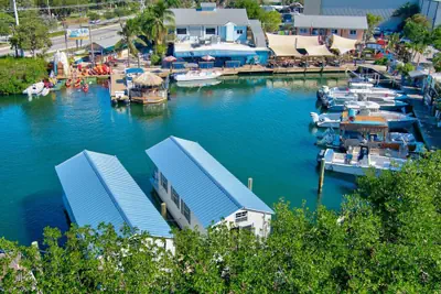 Photo 3 - Aqua Lodges at Hurricane Hole Marina