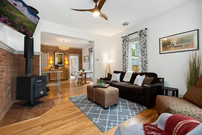 Photo 2 - Lola House! Cozy Comfort, Prime Old Town Location
