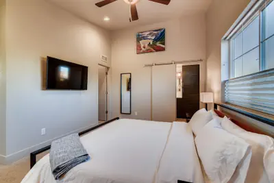 Photo 4 - Fancy Townhome Near Old Town, Breweries and River!