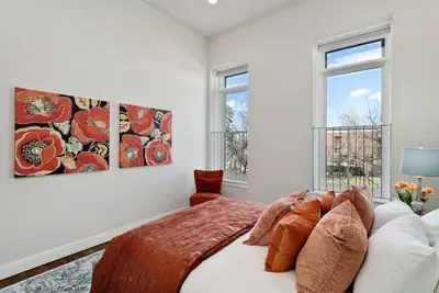 Photo 4 - The Penthouse Loft in the Heart of Old Town!