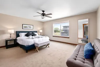 Photo 5 - Spectacular Townhome Near Breweries and River District!