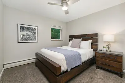 Photo 4 - Lavender Suite Relaxed, Walkable Old Town Stay