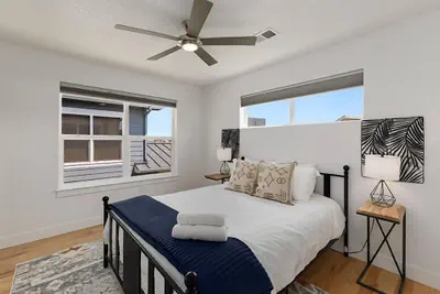 Photo 5 - Gorgeous Townhome Steps From the Brewery District!