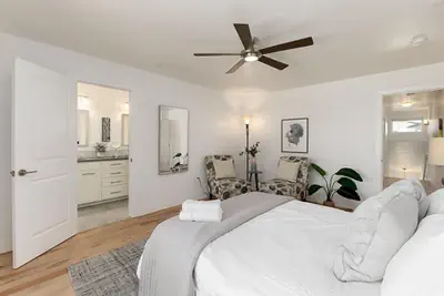 Photo 4 - Gorgeous Townhome Steps From the Brewery District!