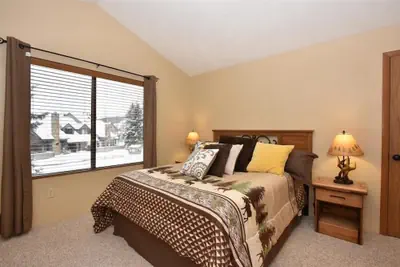 Photo 4 - Seven Springs 1 Bedroom Premium Condo, Ski In/Ski Out by RedAwning