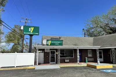 Photo 2 - Economy 7 Inn Near Hampton University VA